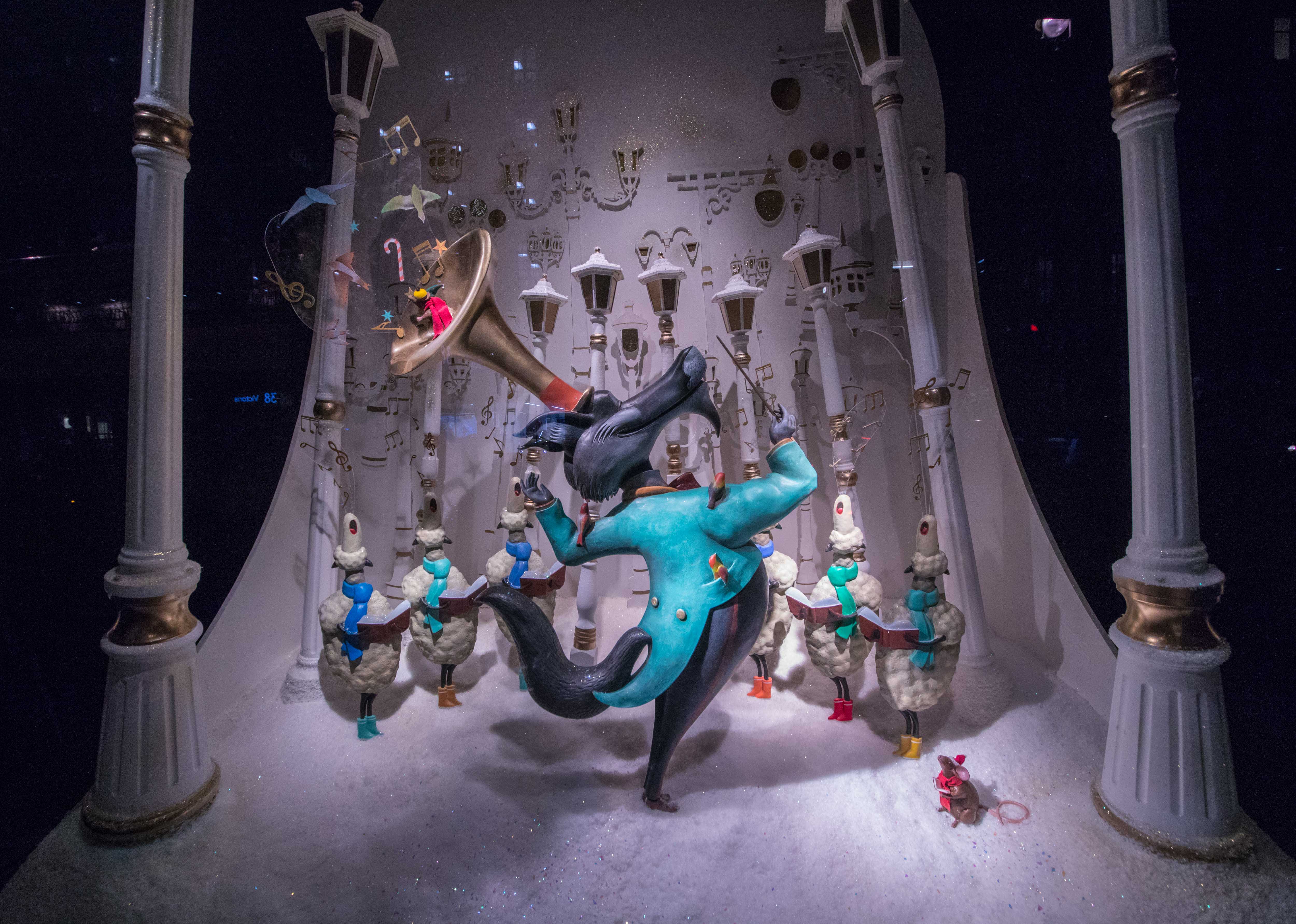 Creative Holiday Window Displays